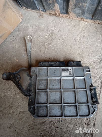 Блок управления двигателем Toyota Rav 4 8966142M11