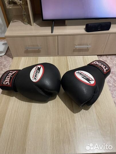 Боксерские перчатки twins 12oz