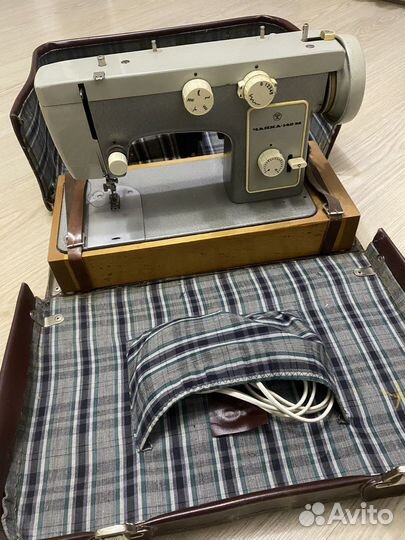 Швейная машина чайка 142м