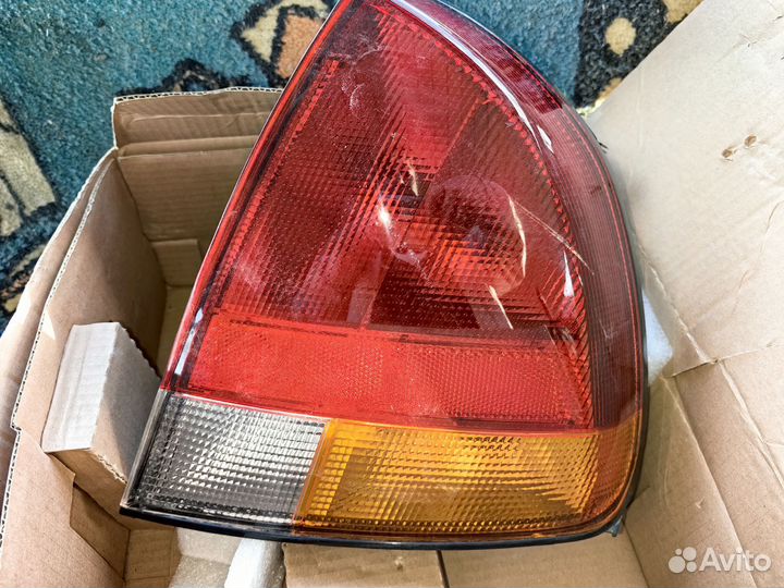 Фары на Mitsubishi Carisma