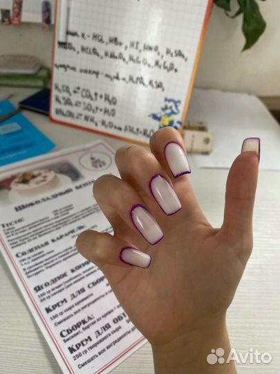 Модель на маникюр