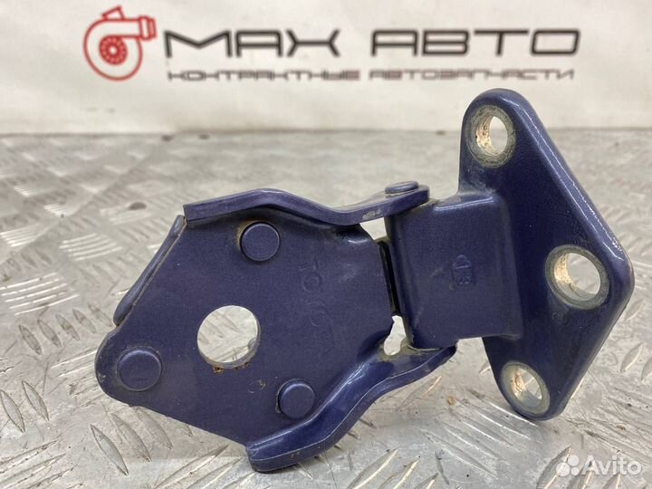 Б/У петля крышки багажника задний Toyota Rav4 (1)