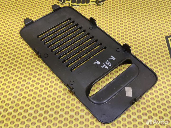 Накладка обшивки багажника правая Renault Kaptur