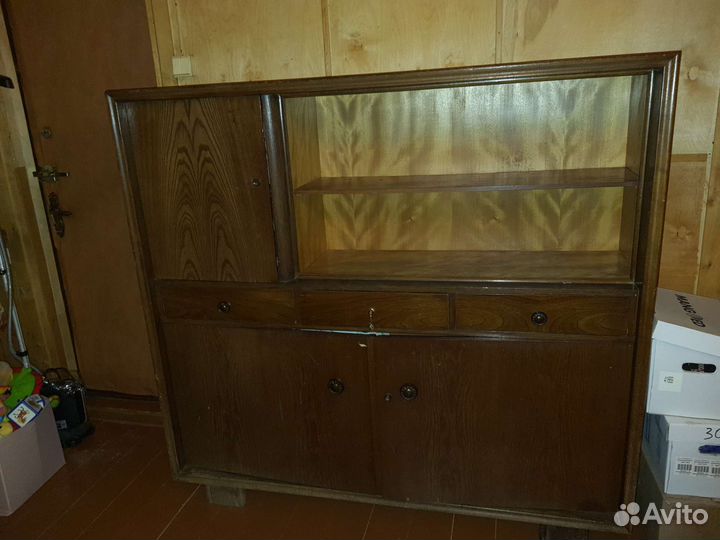 Буфеты и серванты старинные