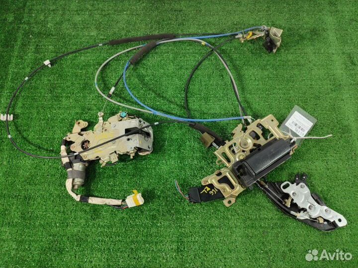 Замок двери задний левый Toyota Noah AZR65 1azfse