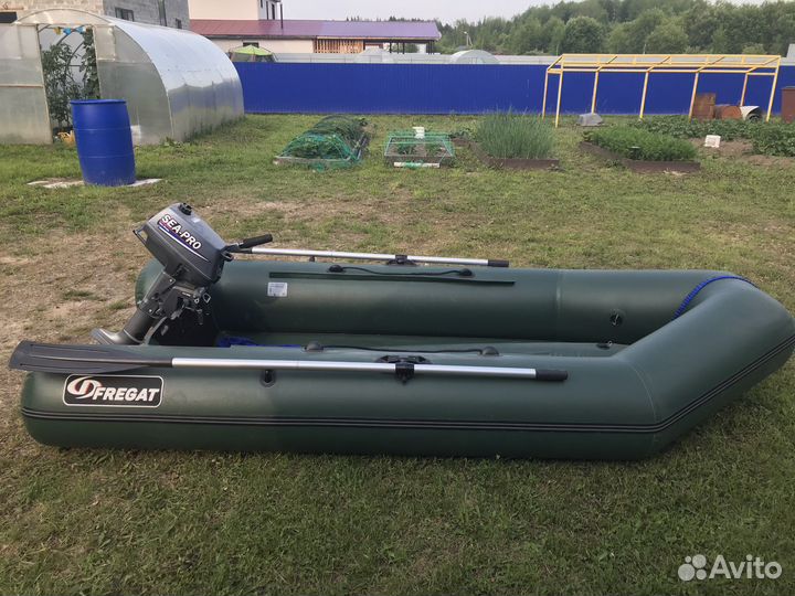 Надувная лодка с мотором