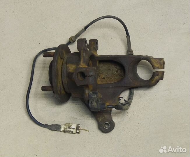 Кулак передний правый Ford Mondeo 2 1.8TD