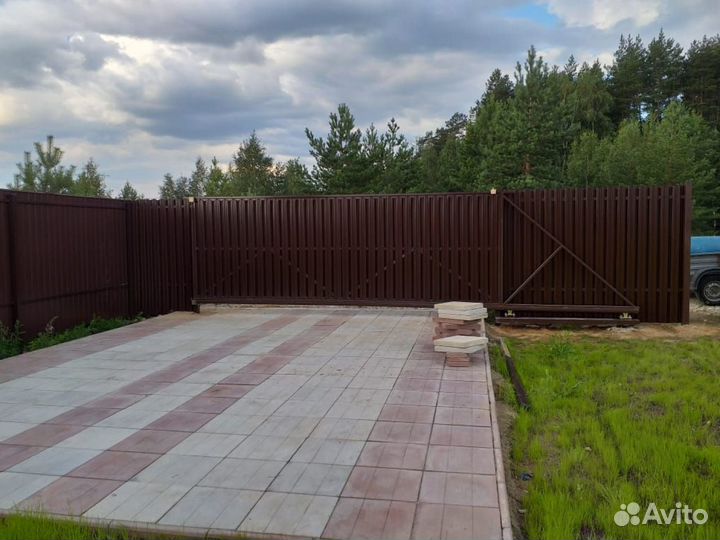 Заборы из евроштакетника для дачи