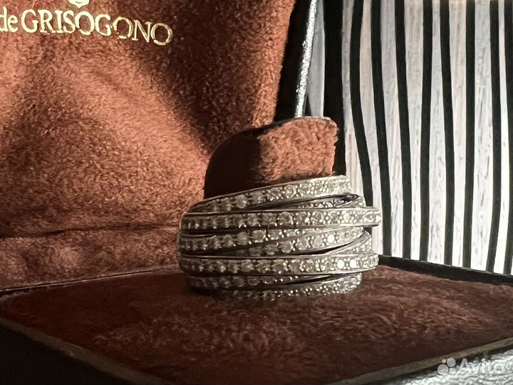 Кольцо с бриллиантом