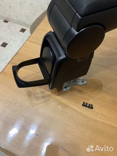 Оригинальный подлокотник volkswagen polo