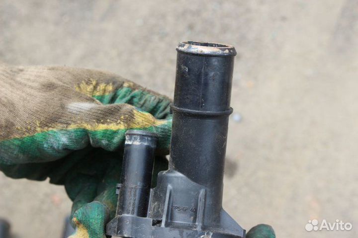 Корпус термостата Ford Focus 2 2.0L