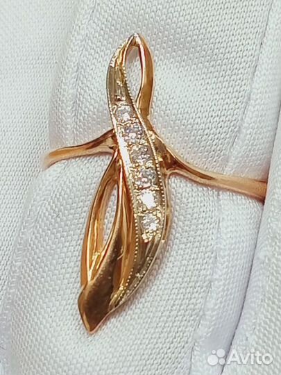 Золотое кольцо с камнем 18р