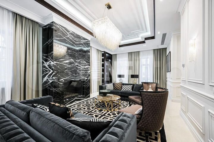 Дом 697 м² на участке 30,7 сот.