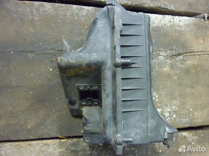 Корпус воздушного фильтра на мерседес бенц вито638