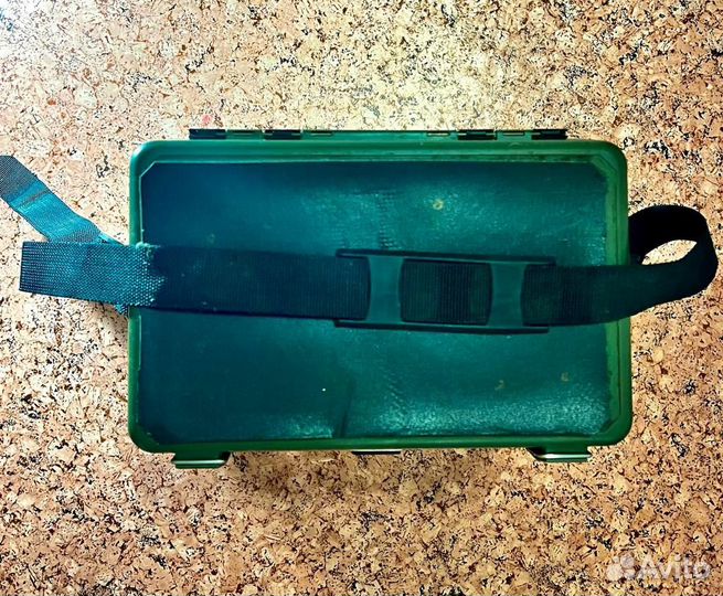 Двухслойная коробка для рыболовных снастей