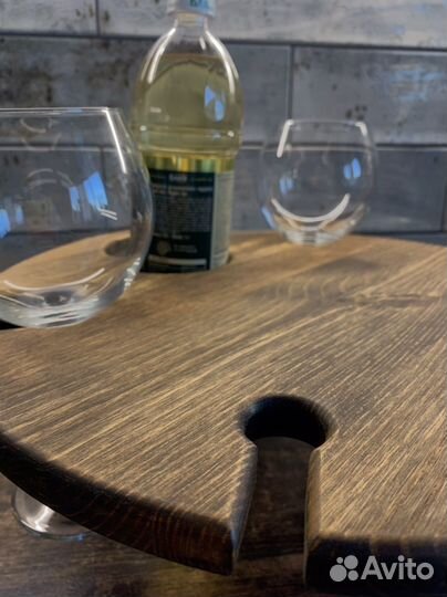 Столик для вина и бокалов