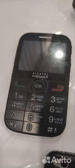 Кнопочный телефон alcatel