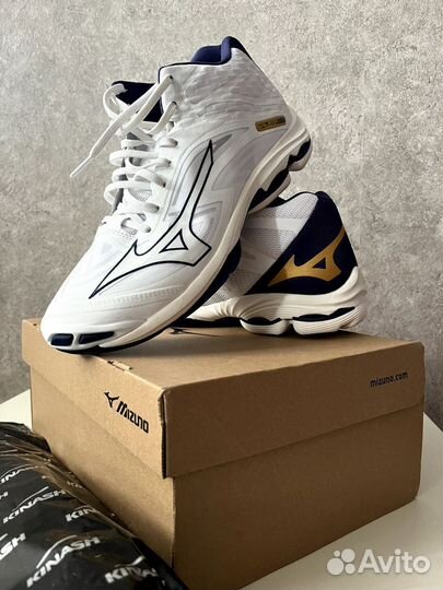 Кроссовки Mizuno Wave Lightning Z7 MID