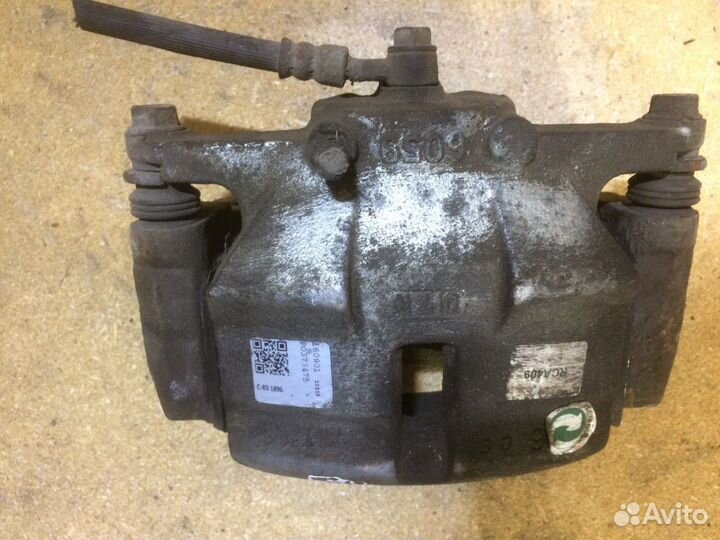 41001JD00A Суппорт передний правый Nissan Qashqai