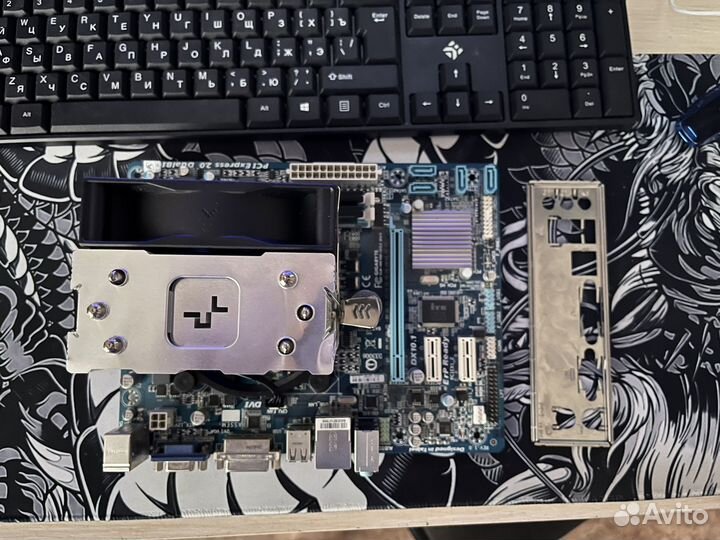 Материнская плата с процессором и памятью