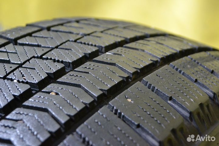 Bridgestone Blizzak Ice 205/50 R17