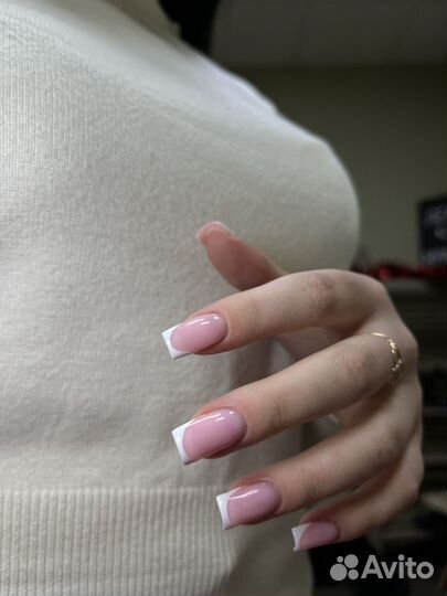 Модель на маникюр