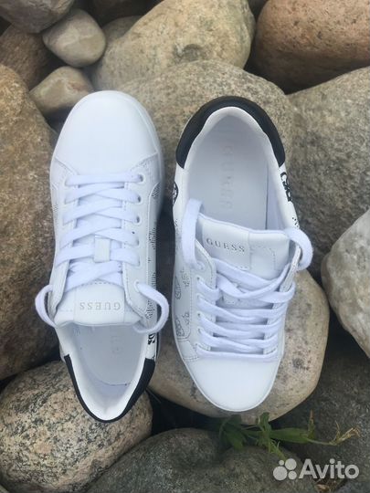 Кроссовки Guess