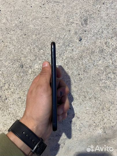 Телефон iPhone хр