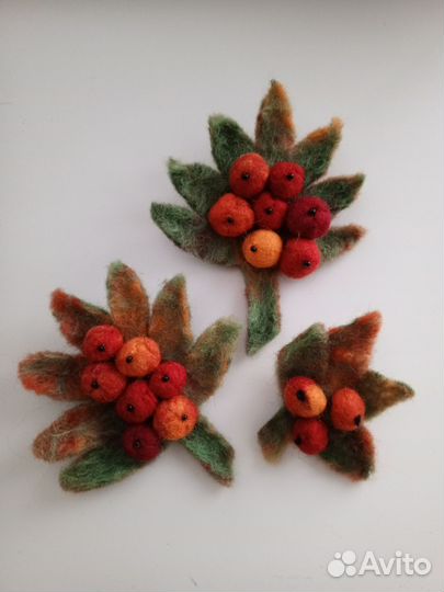 Брошь рябина валянием