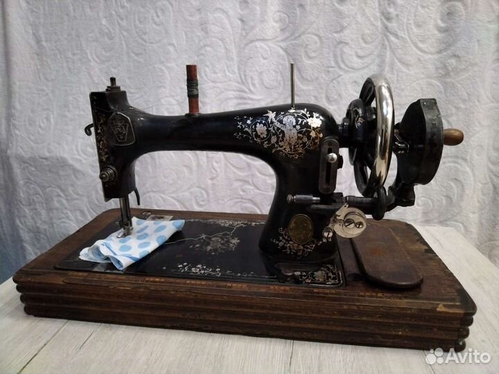 Швейная машинка сингер