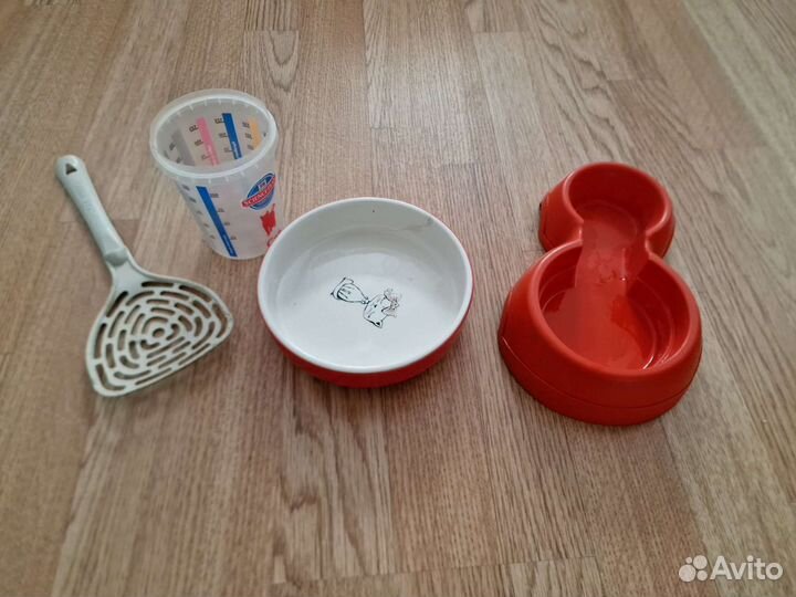 Домик,лоток,миска для кошек