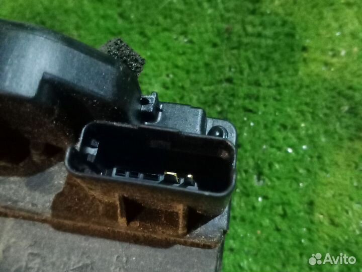 Замок двери задний правый nissan tiida c11