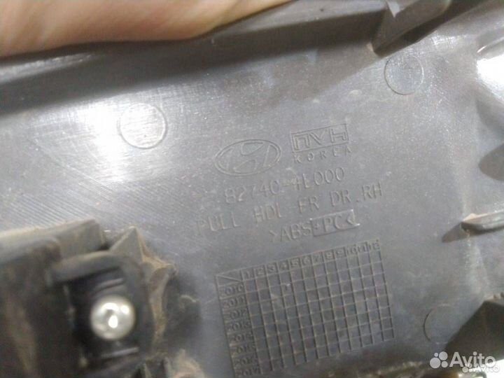 Кнопка двери задней правой Hyundai Solaris 2012