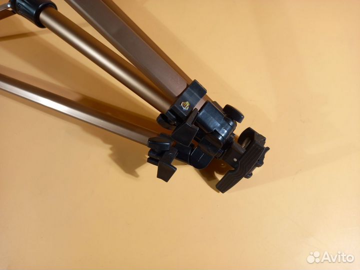 С дефектом 834839 Трипод для смартфона