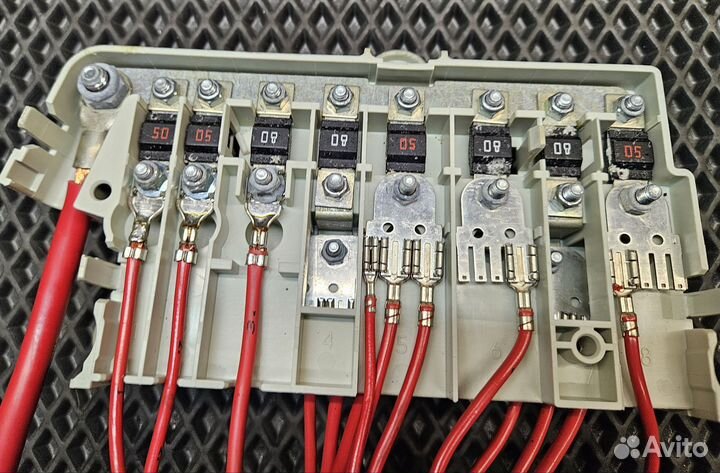 Предохранители под сиденьем Е39 BMW