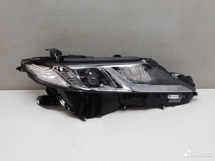 Фара правая Toyota Camry