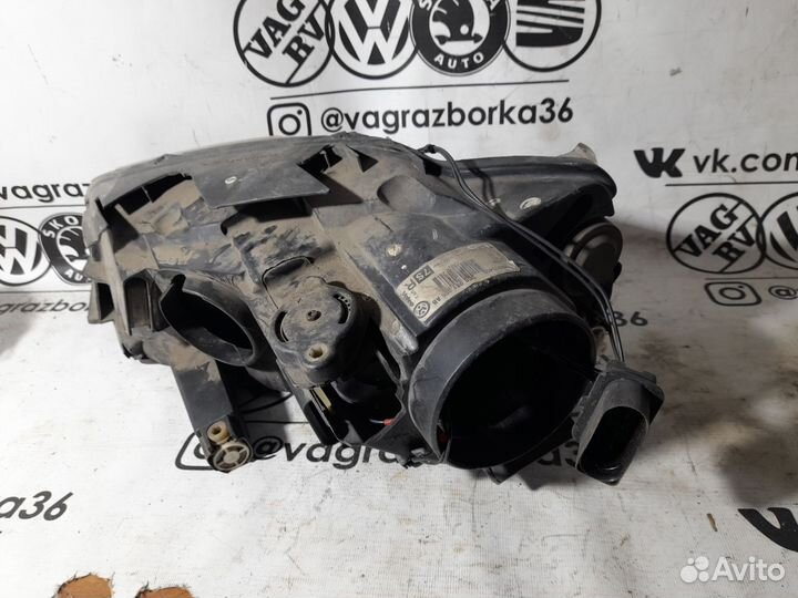 Фара правая VW Passat B6 с дефектами