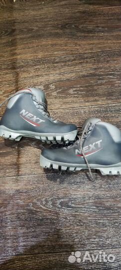 Лыжи беговые с палками, лыжные ботинки