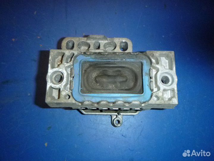 Опора двигателя правая audi A3 8PA 2004