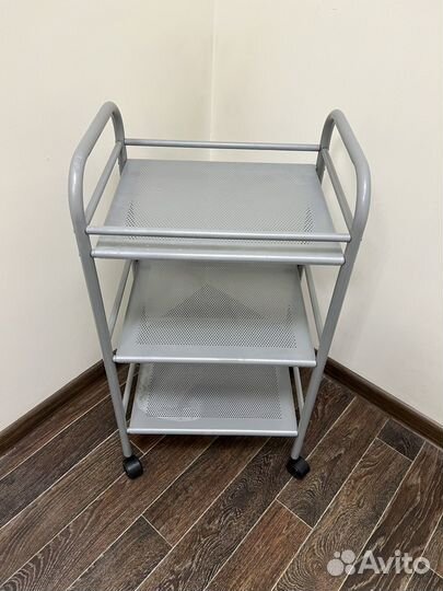 Этажерка на колесиках