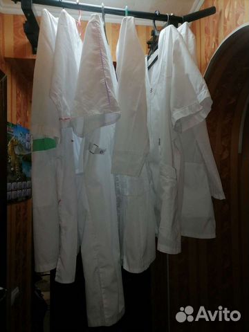 Медицинские белые халаты