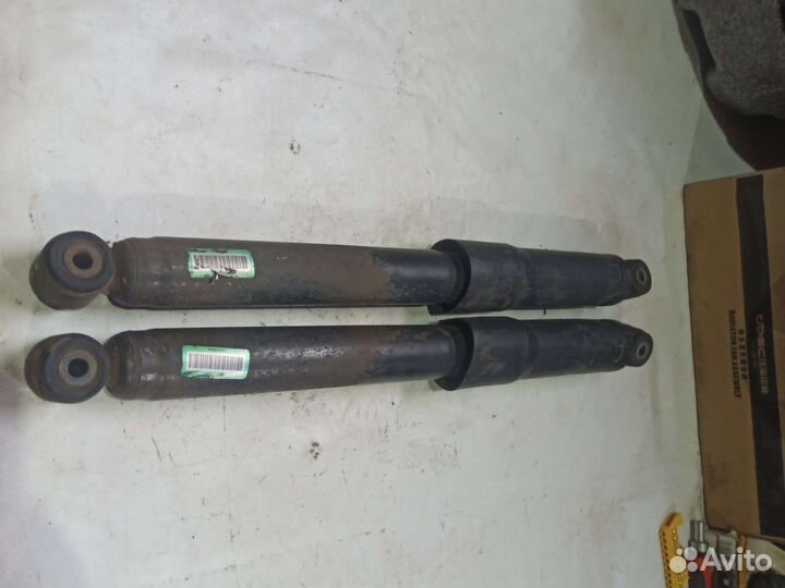 Амортизаторы задние Jeep Grand Cherokee 3 WH WK
