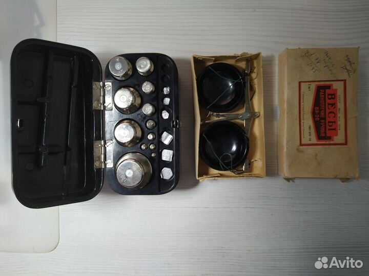 Набор гирек и весы равноплечие