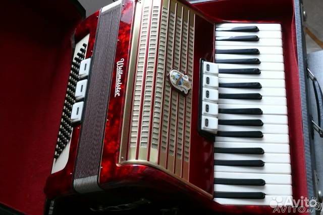 Аккордеон Вельтмастер 5+ 3 регистров, в алых тонах