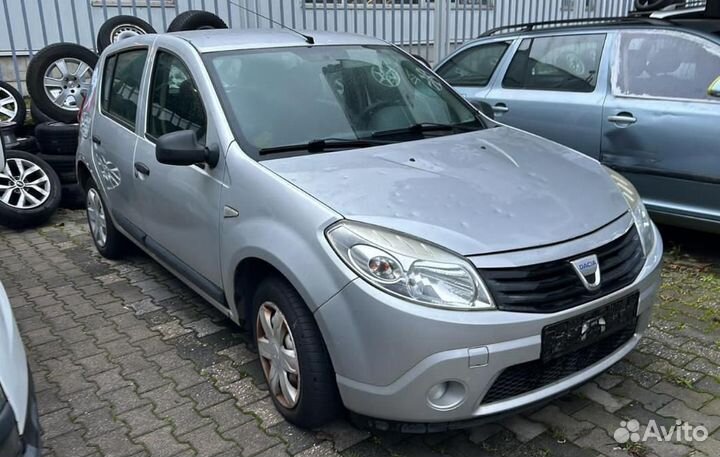 Renault Sandero в разборке