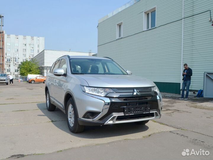 Mitsubishi Outlander 2.0 CVT, 2022