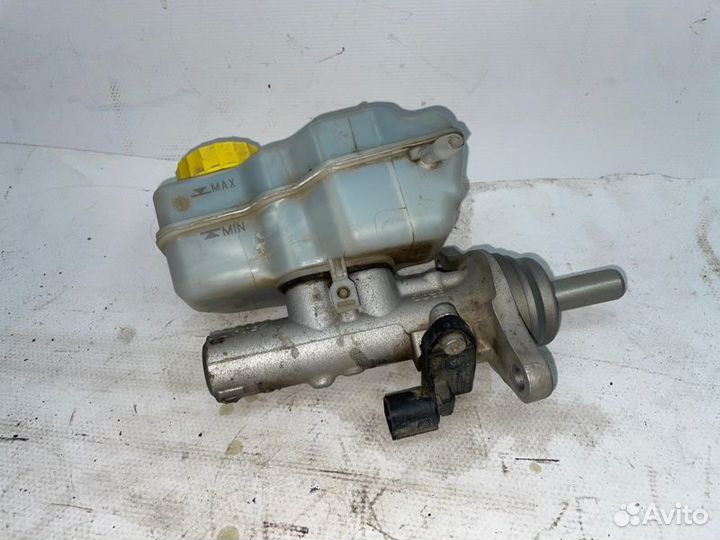 Главный тормозной цилиндр Skoda Rapid NH3 cwvb