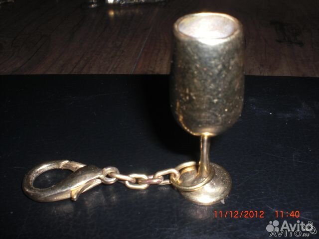 Брелок бронза бронзовый бокал и орел