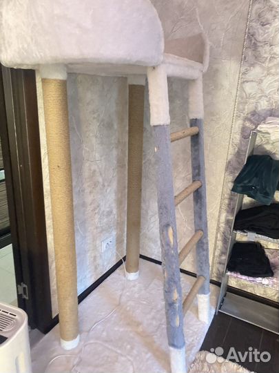 Кошачий домик с когтеточкой