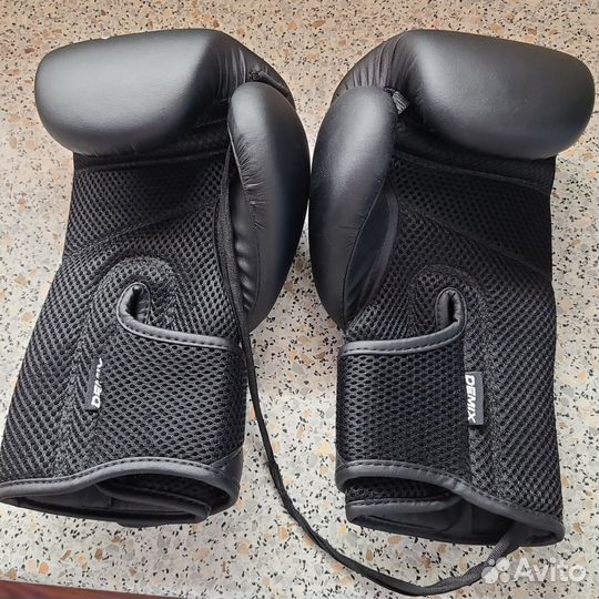 Боксерские перчатки